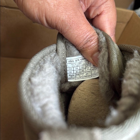 UGG Men's Chukka Boots - Olive Suede size 10 - Picture 3 of 9